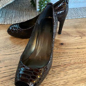 Stuart Weitzman Snakeskin Pumps Size 6.5